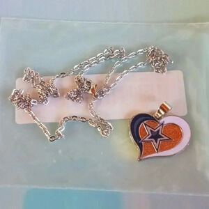 18 inch Cowboys necklace plus charm..NWT..we bundle..enjoy